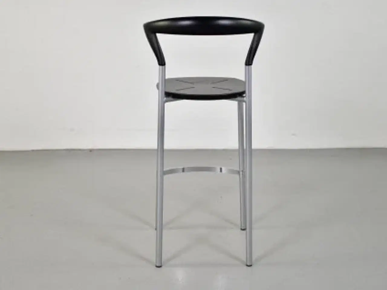 Billede 3 - Opus barstol fra bent krogh med sort sæde og alustel