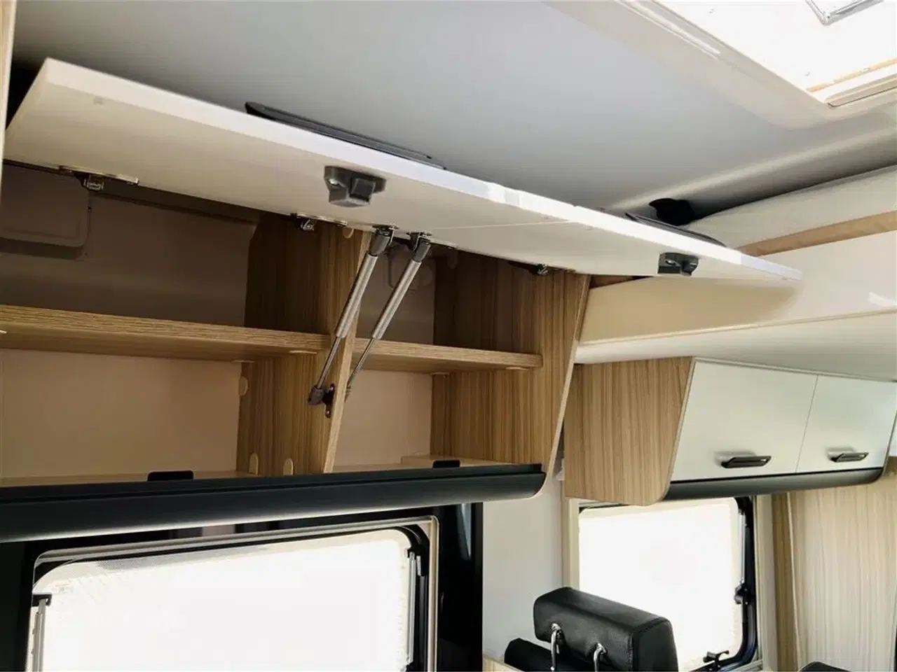 Billede 12 - 2024 - Sun Living S 75 SC   Ny Sun Living S 75 SC automat gear og fritstående dobbelt seng.