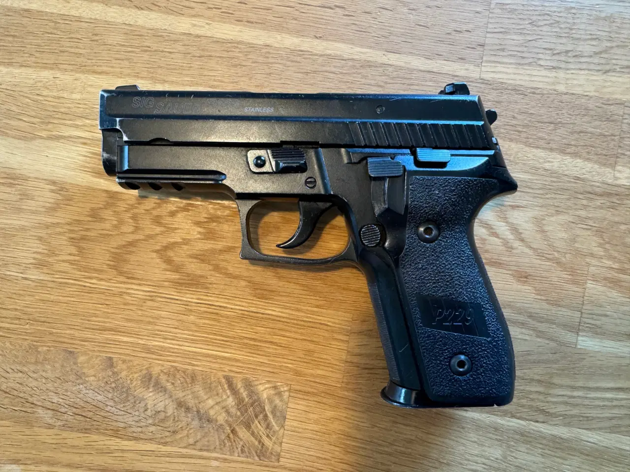 Billede 2 - Sig Sauer P229 Softgun i fuld metal 