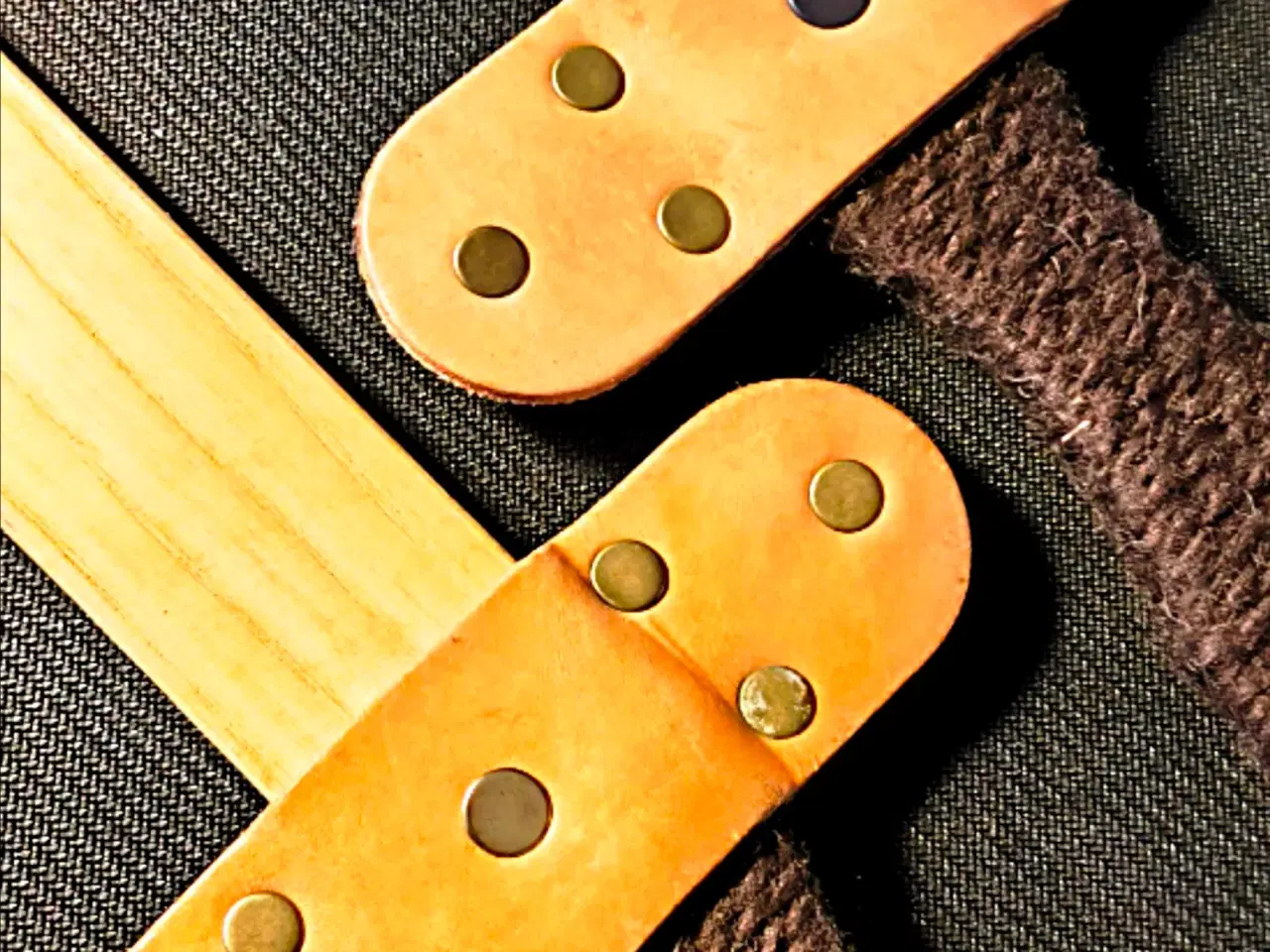 Billede 2 - To træsværd - Vikingesværd - 45 cm lange