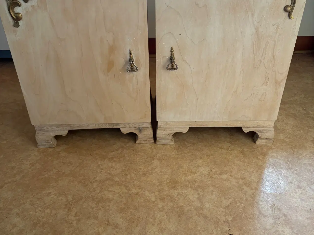 Billede 1 - Træskabe med låge og hylde lys træ