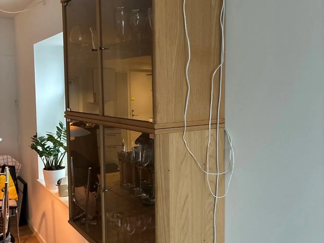 Billede 4 - Vitrineskab til ophæng. 2 stk