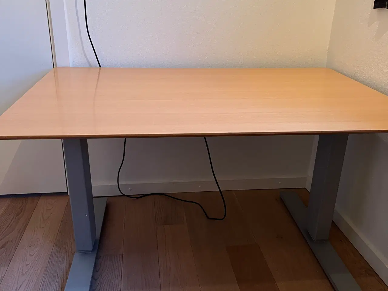 Billede 2 - Hæve/sænkebord med skuffer og kontorstol 