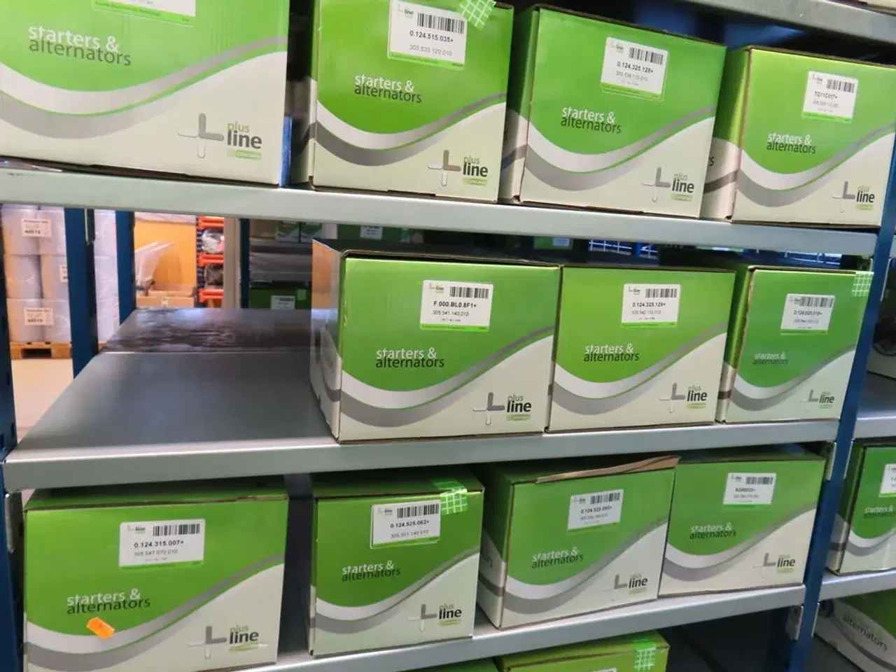 Billede 28 - 16 fag med startere og generatorer