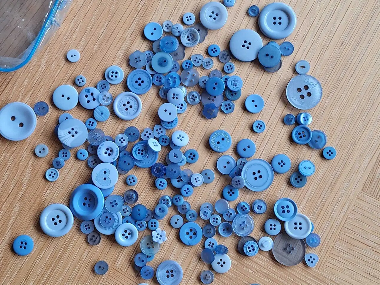 Billede 2 - Blå knapper
