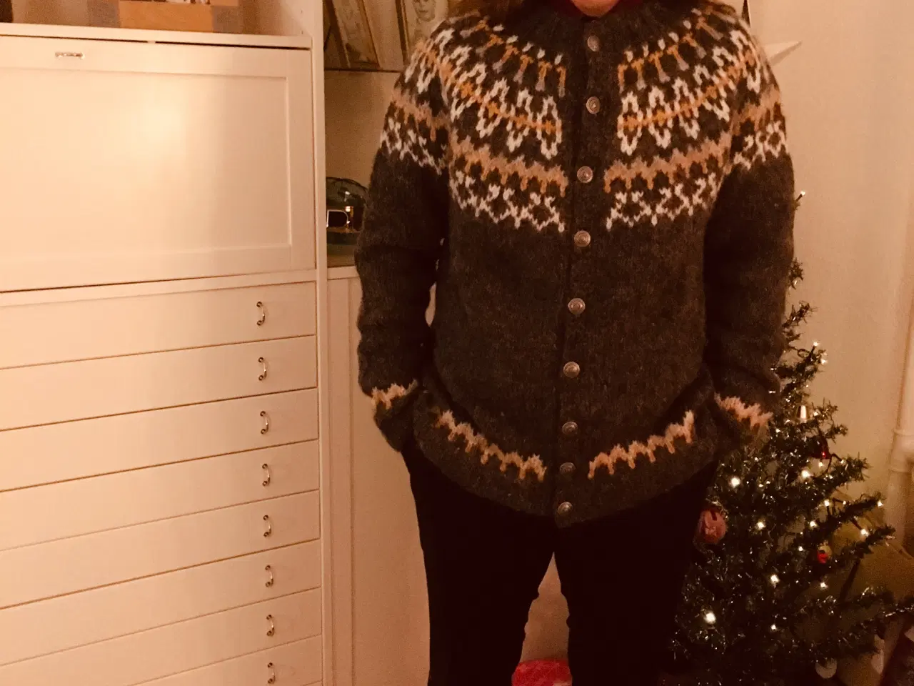 Billede 1 - Smuk og varm islandsk herresweater sælges!