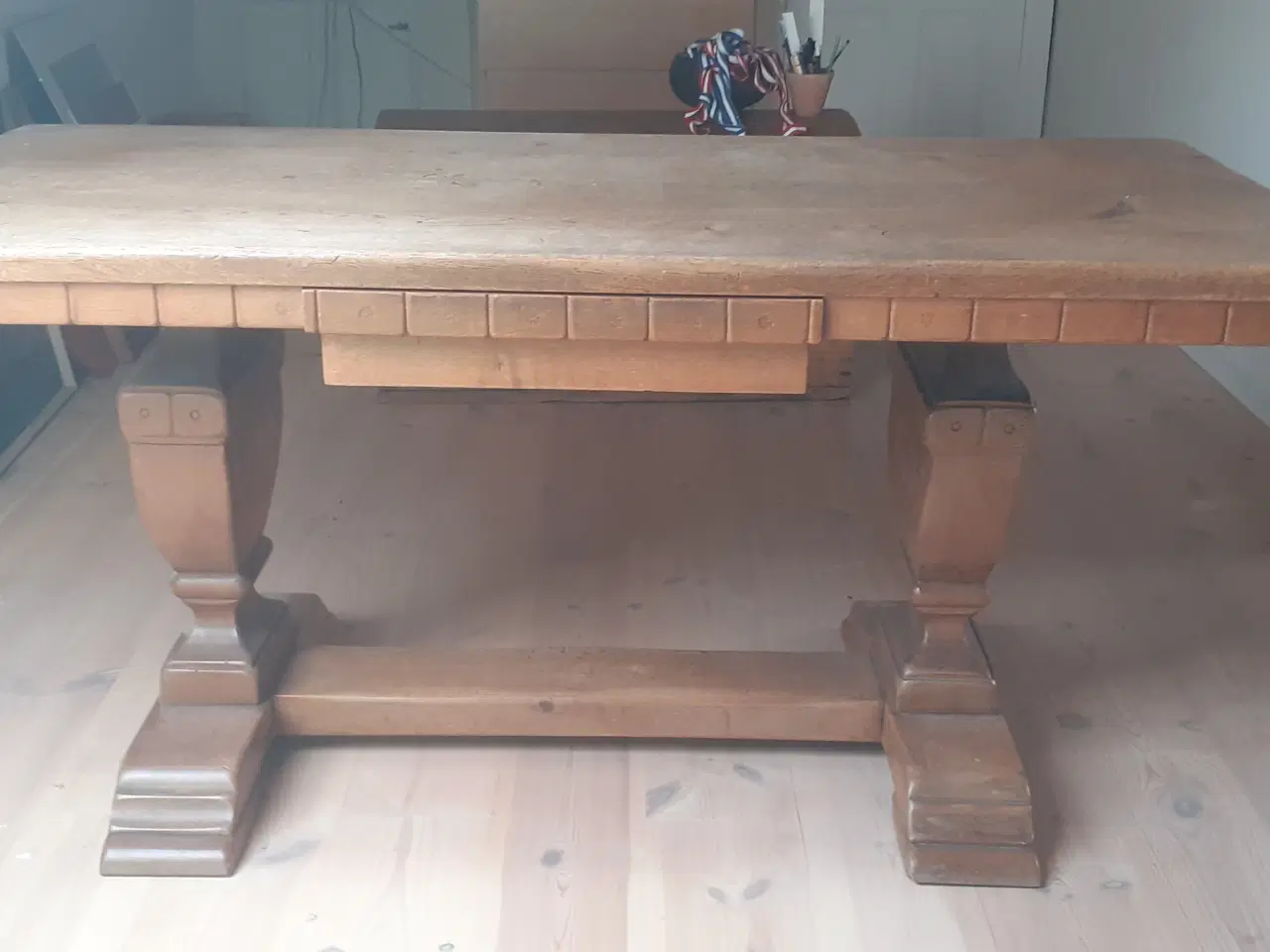 Billede 1 - Flot gammelt Skrivebord i massiv eg