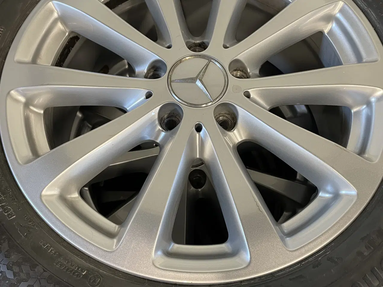 Billede 1 - Vinterdæk på originale Merceds alufælge.