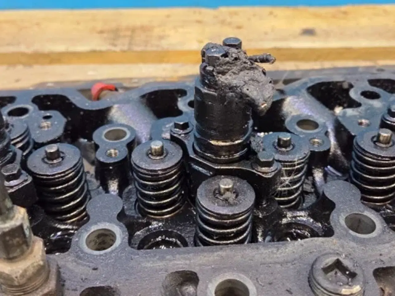 Billede 19 - Case 821E Cylinderhoved 2831279