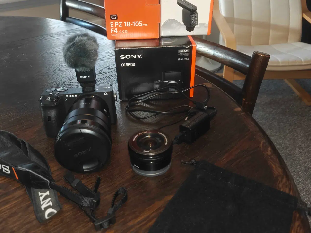 Billede 1 - Sony a6600 med tilbehør sælges