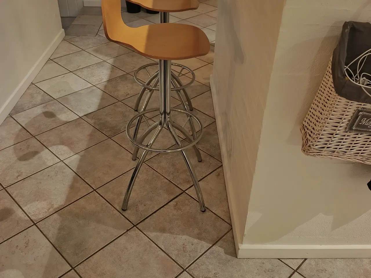 Billede 1 - Barstole i bøg 2.stk