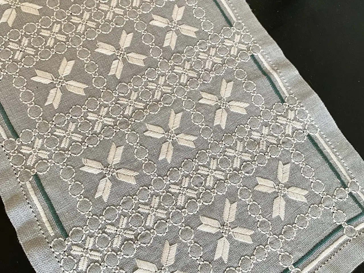 Billede 3 - Broderet bordløber