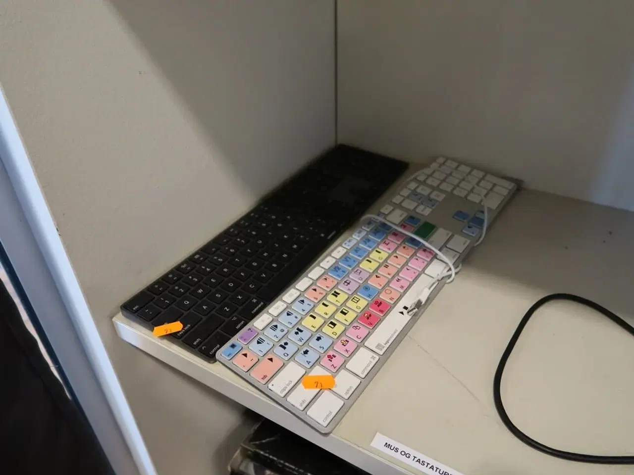 Billede 1 - 2 stk. tastaturer APPLE A1243 m.fl.