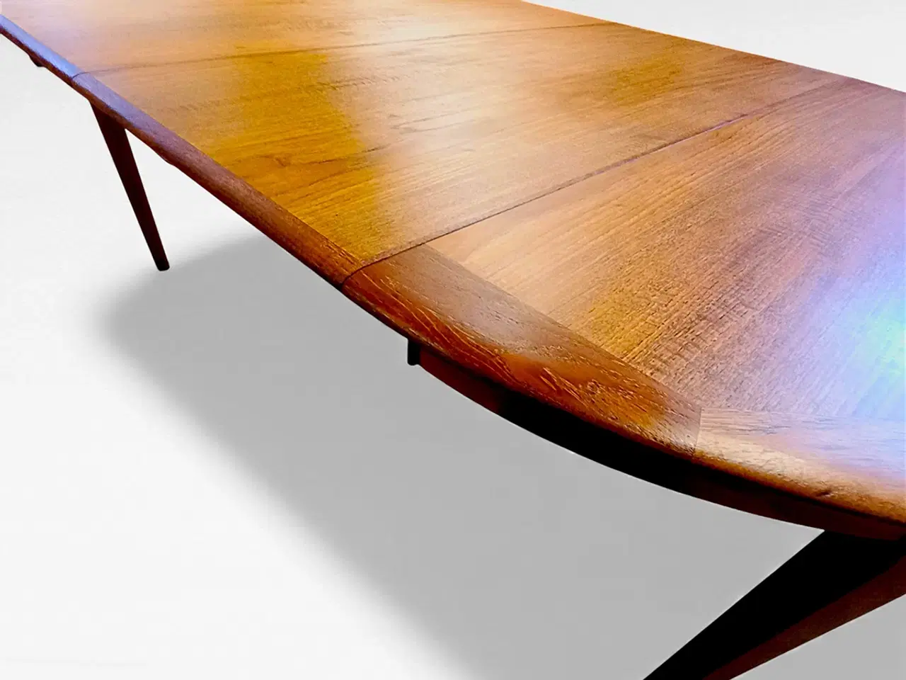 Billede 9 - Rundt teak spisebord fra 1950’erne – m. udtræk