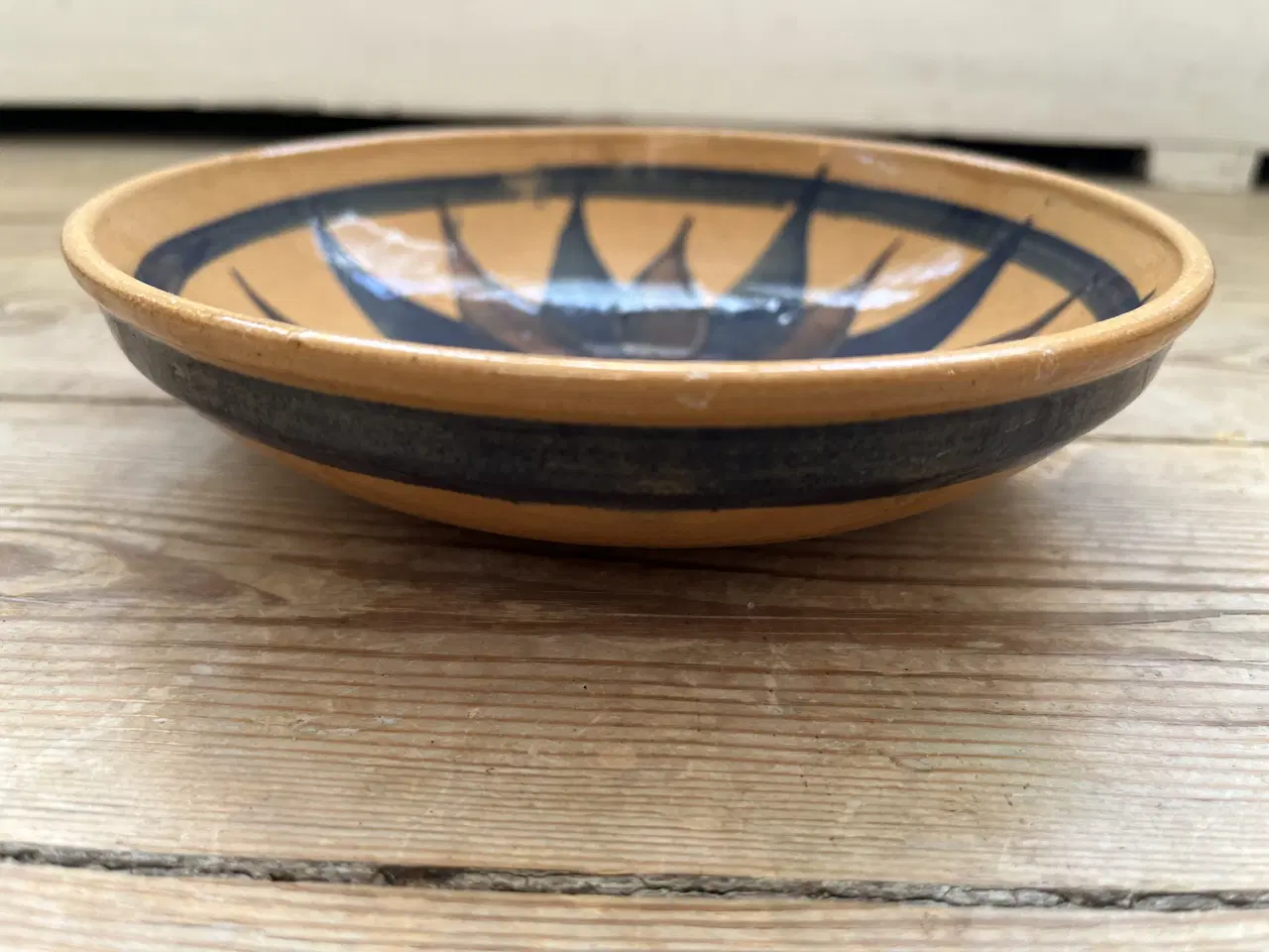 Billede 2 - Smuk Lillerød skål