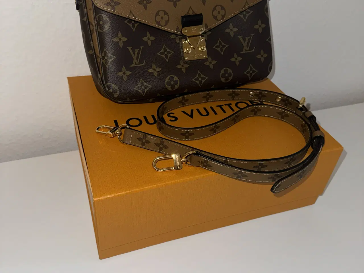 Billede 4 - Louis Vuitton Pochette Metis Reverse Sælges