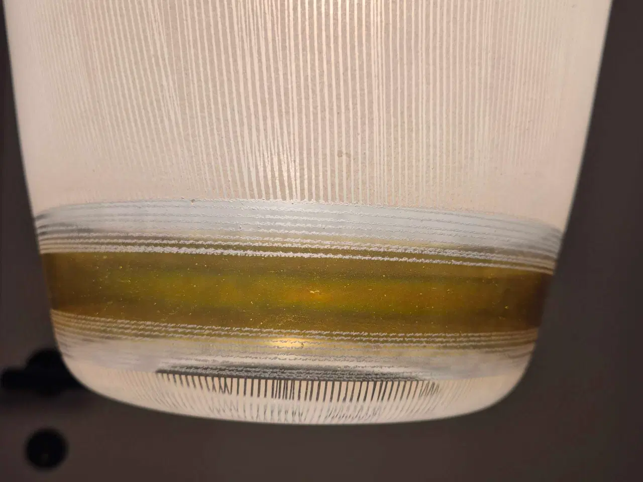 Billede 16 - Smuk glaslampe med gylden ring