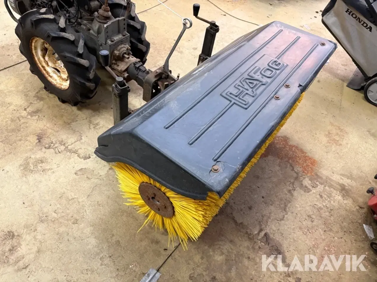 Billede 5 - Redskabsbærer med kost Nibbi Mak6