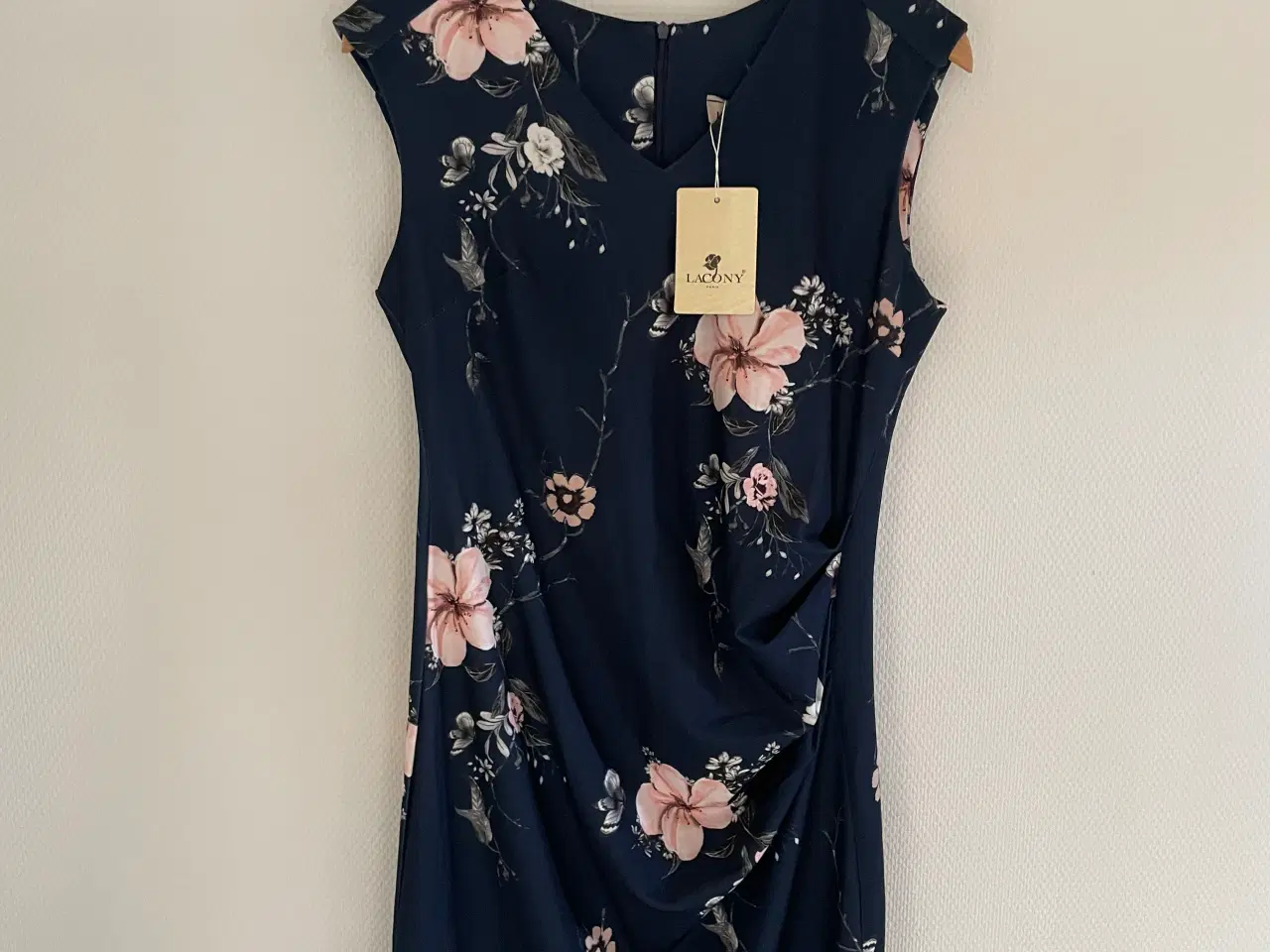 Billede 3 - Kjole-Jakke Nyt Str.XS Pris 100kr