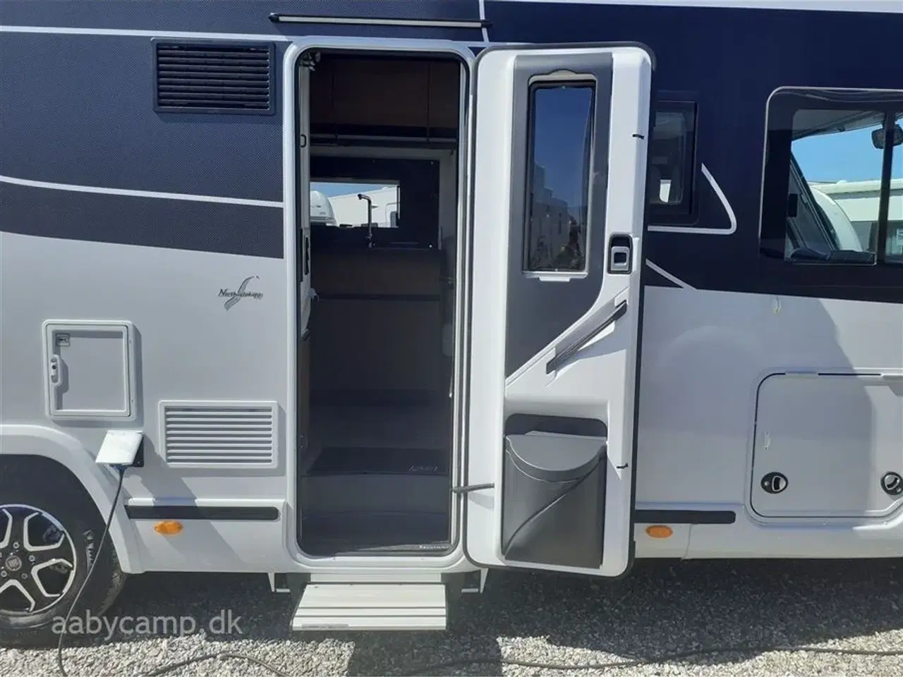 Billede 6 - 2025 - Benimar Amphitryon 967   Top model Fra Benimar med Alde Centralvarme