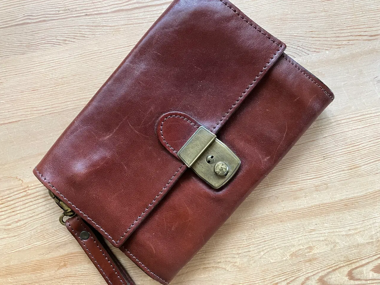 Billede 1 - Vintage håndtaske i mørk kernelæder