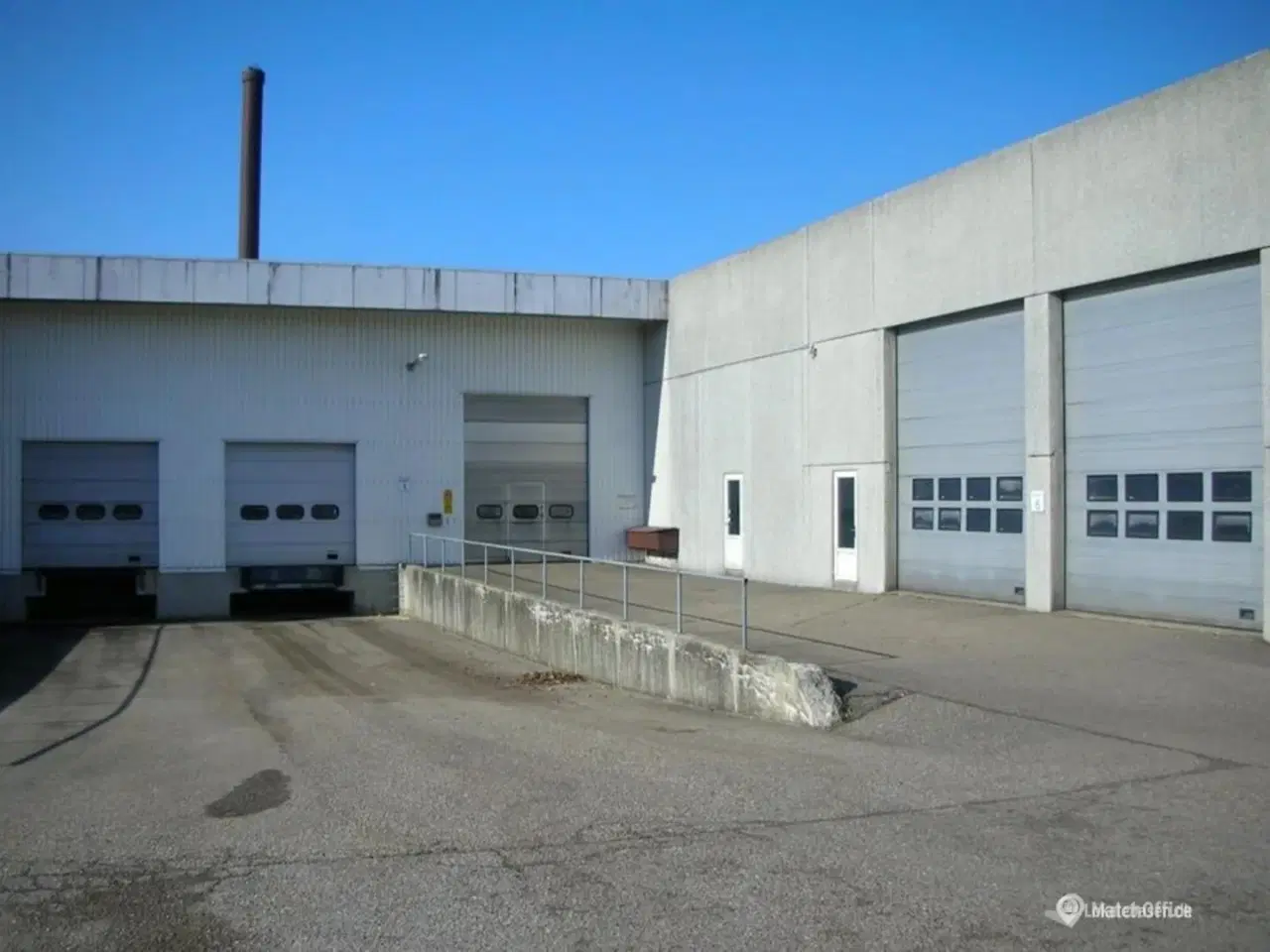 Billede 1 - Produktion/lagerlokale til leje med tekøkken og parkeringspladser.