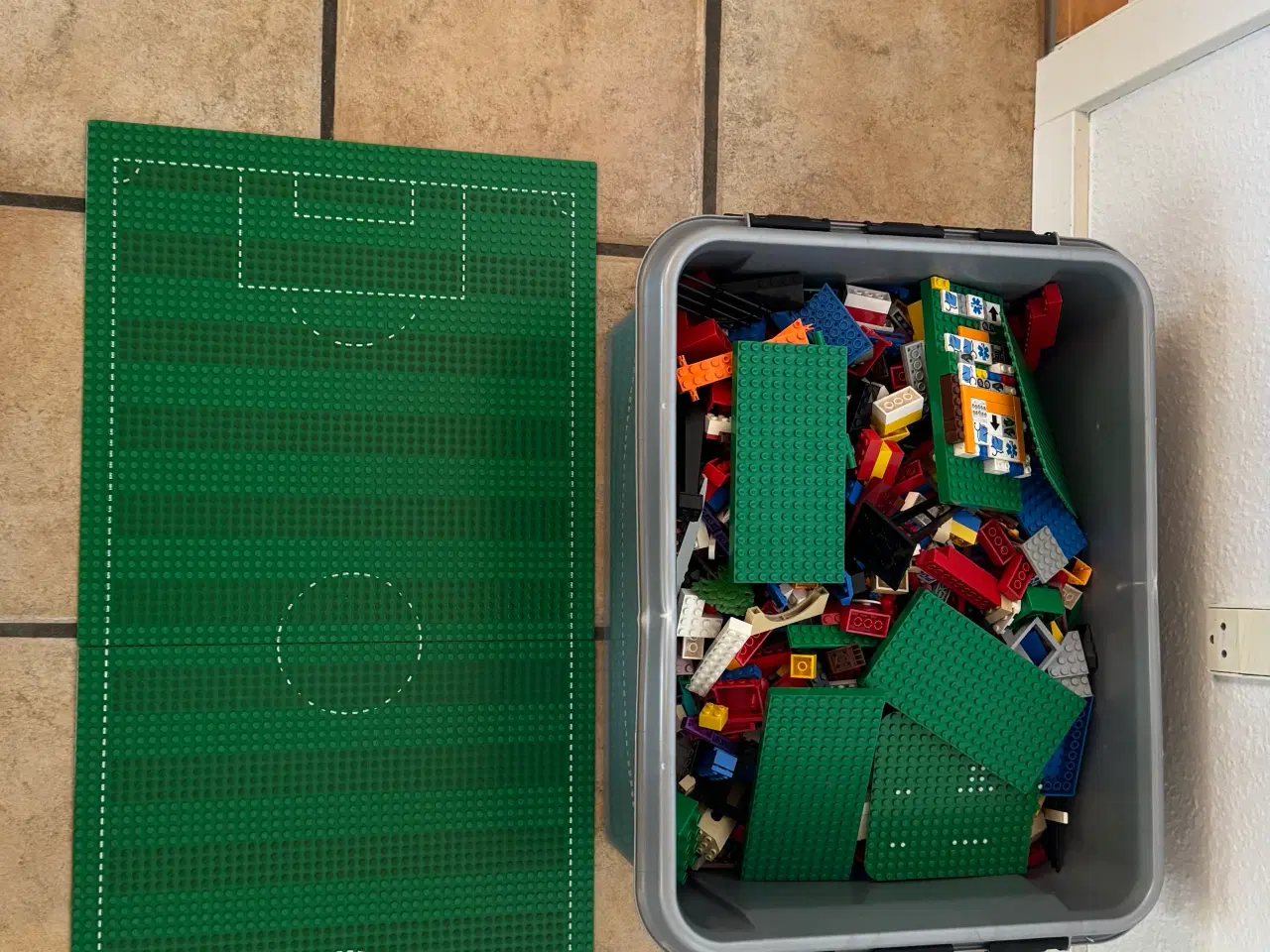 Billede 2 - Lego blandet med grøn fodboldplade