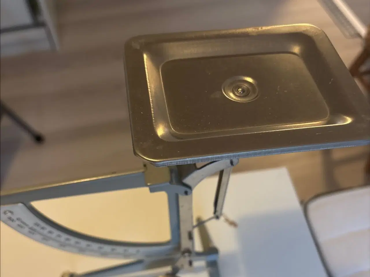 Billede 1 - Fin brevvægt i metal.