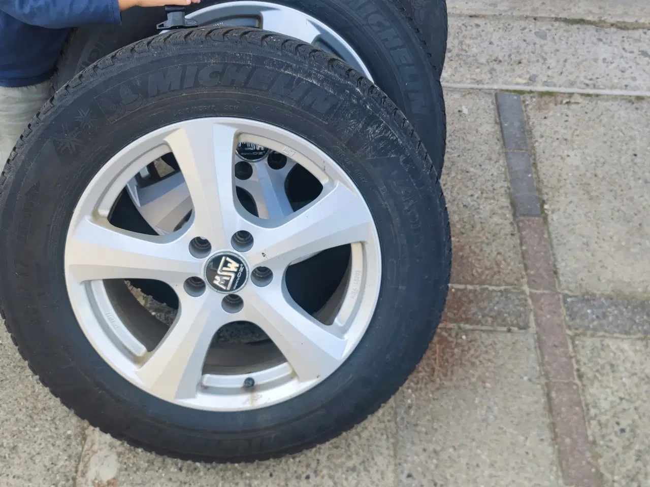 Billede 2 - SUV Vinterdæk med fælge 215/65R17