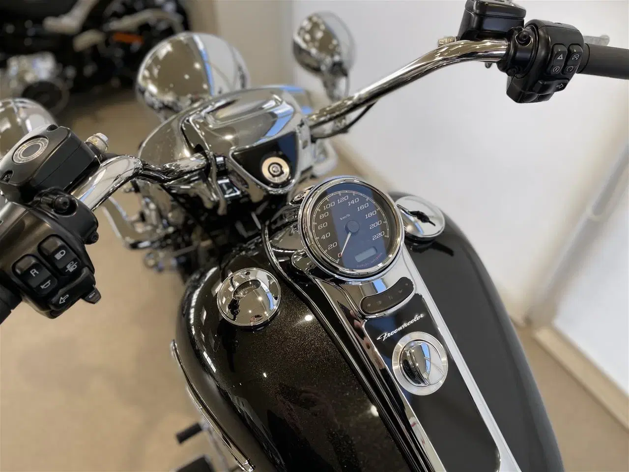 Billede 18 - Harley Davidson FLRT Freewheeler Trike 107"