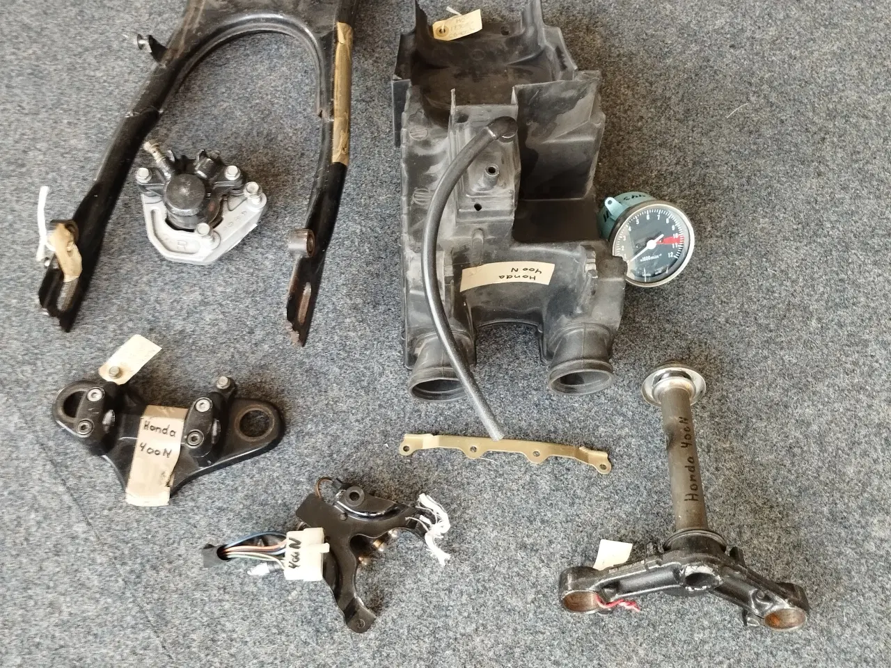 Billede 1 - Honda CB 400 N.   Reservedele     ( se %)