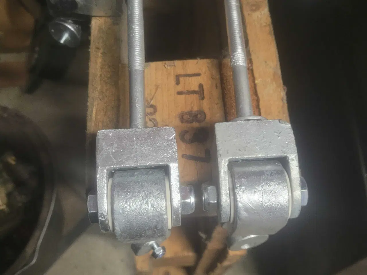 Billede 1 - Hængsler til gynger