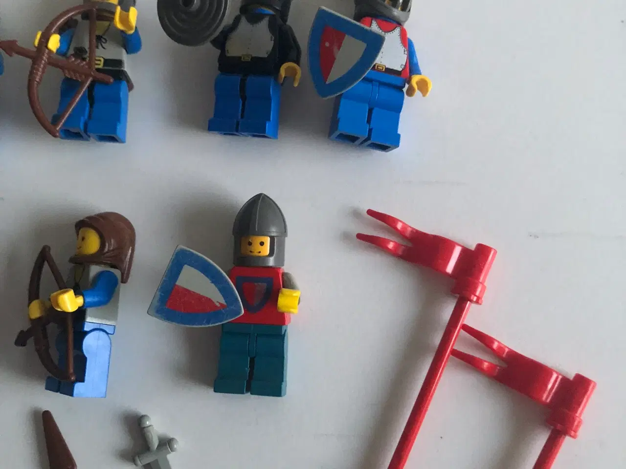 Billede 4 - LEGO 7 Castle mænd våben skjold flag
