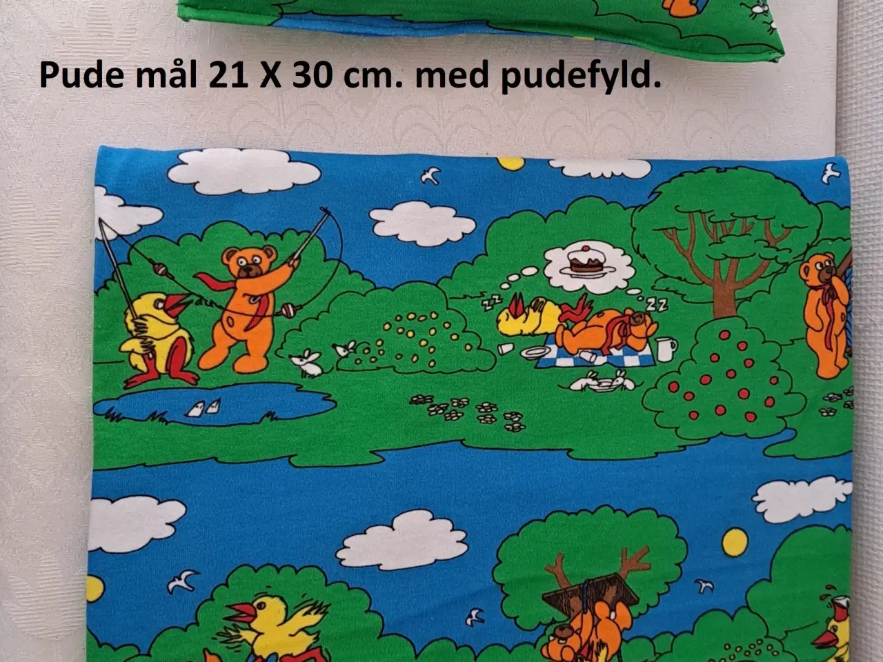 Billede 8 - Dyne og pude m.m der passer til Brio dukkevogn