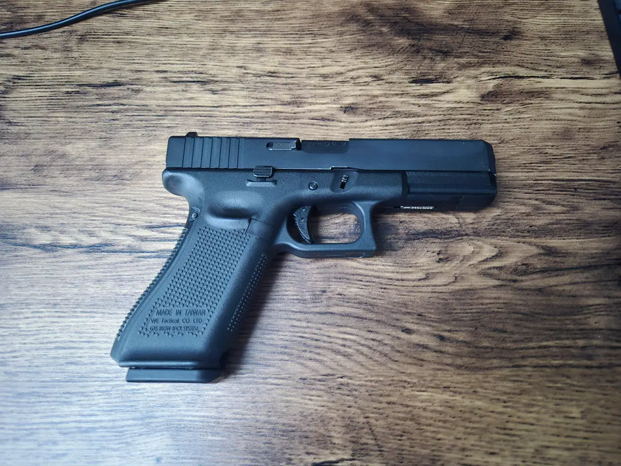 Billede 2 - WE Glock 17V BK + Udstyr - Gas blowback - Airsoft
