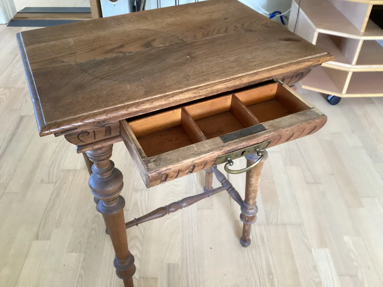 Billede 2 - Gl. Tobaksbord (Antik)