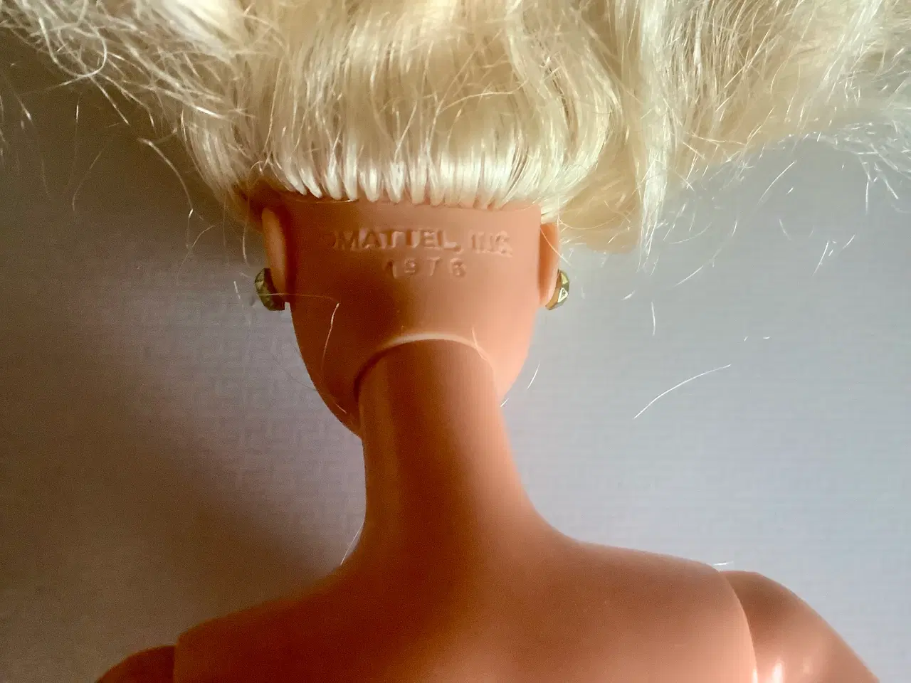 Billede 8 - Barbie med langt blondt hår og blå øjne.