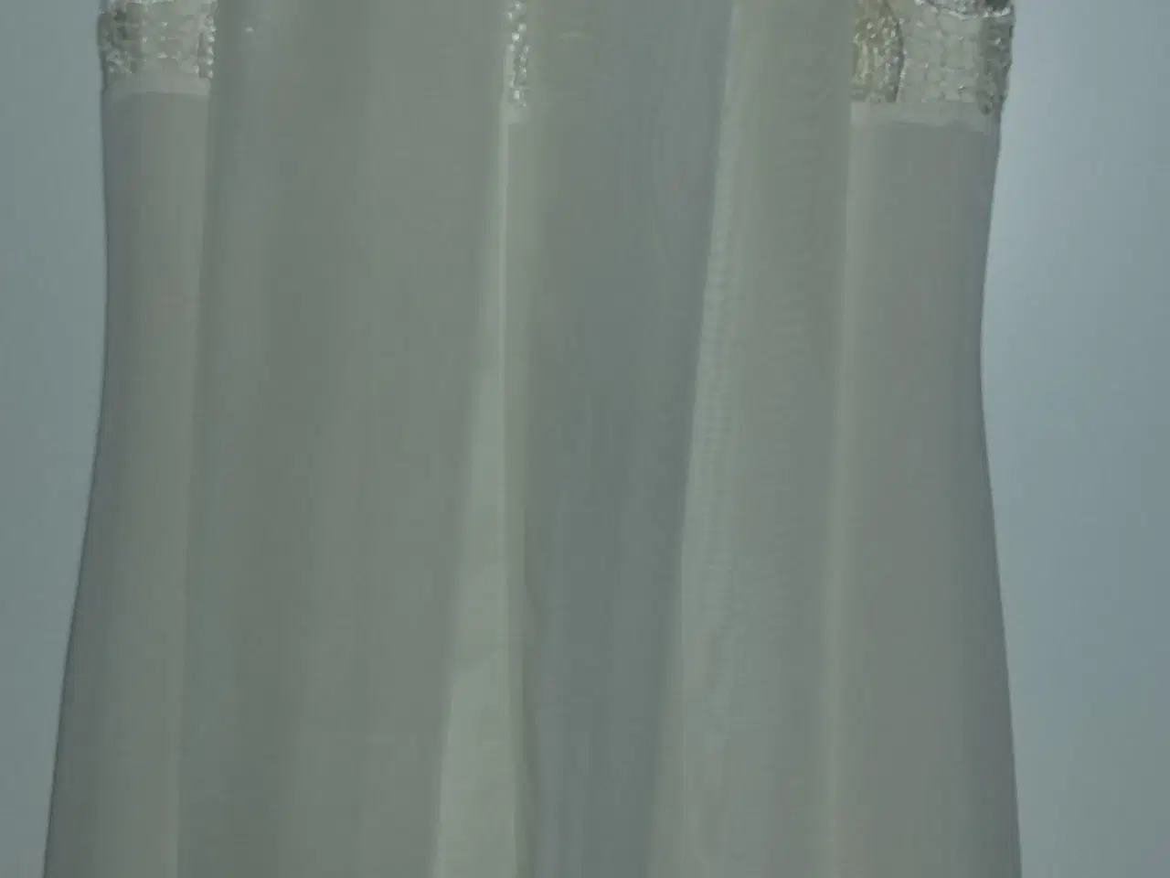 Billede 3 - Brudekjole med sjal sælges