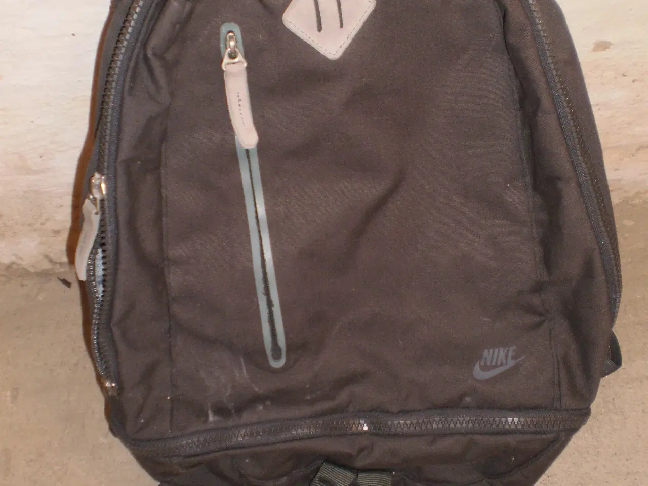 Billede 6 - Næsten ny Rygsæk og Computertaske,  BUD Modtages !