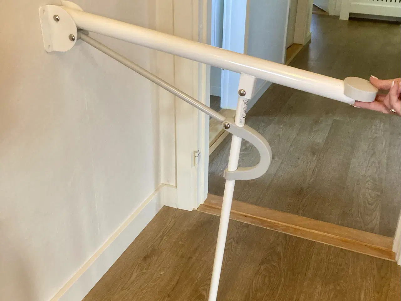 Billede 1 - Ny Toiletstøtte /armlænsstativ sælges.