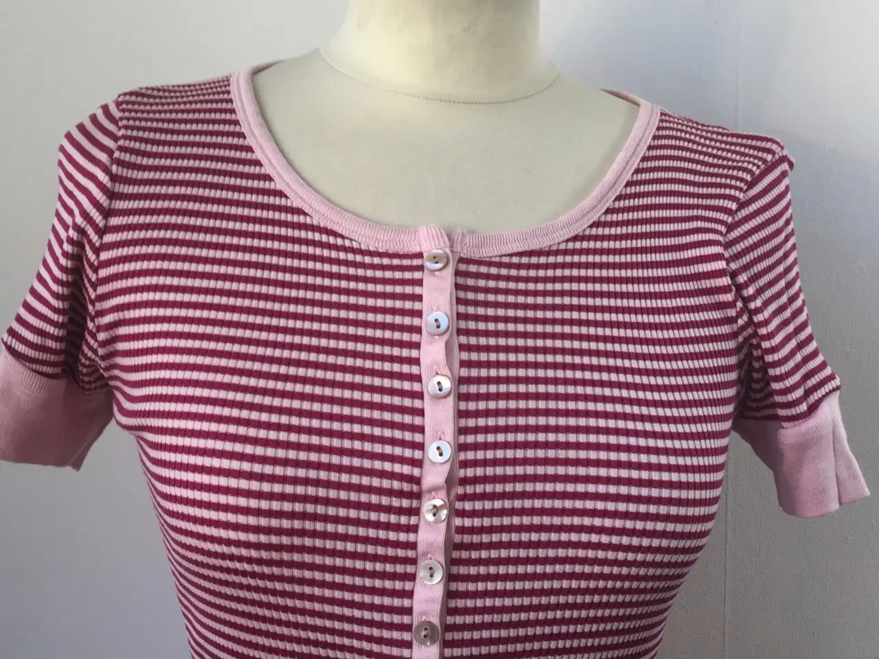 Billede 2 - Rosemunde, to bluser, str L