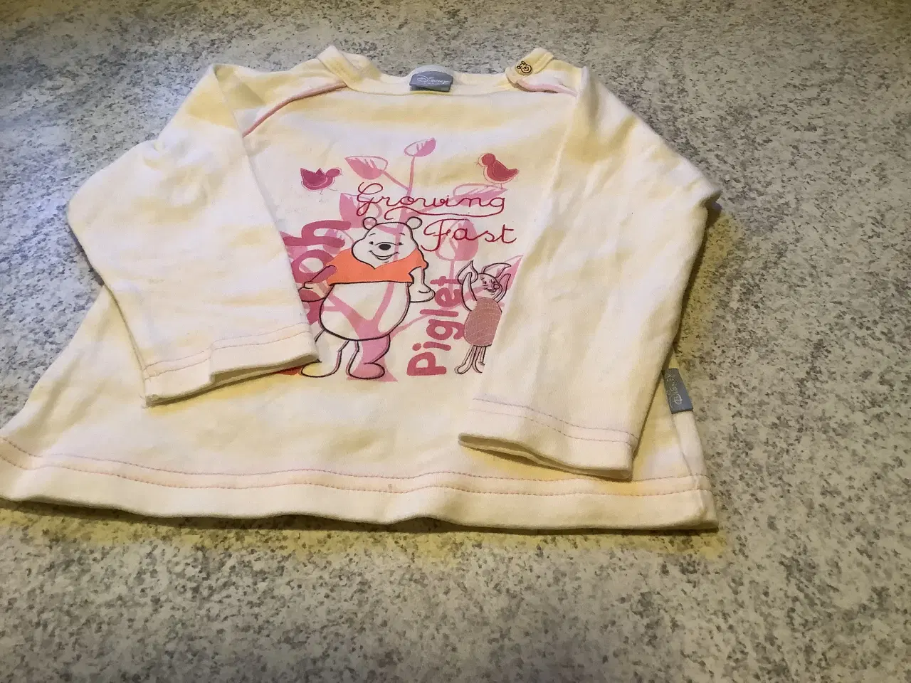 Billede 3 - Helt ny Disney råhvid bluse