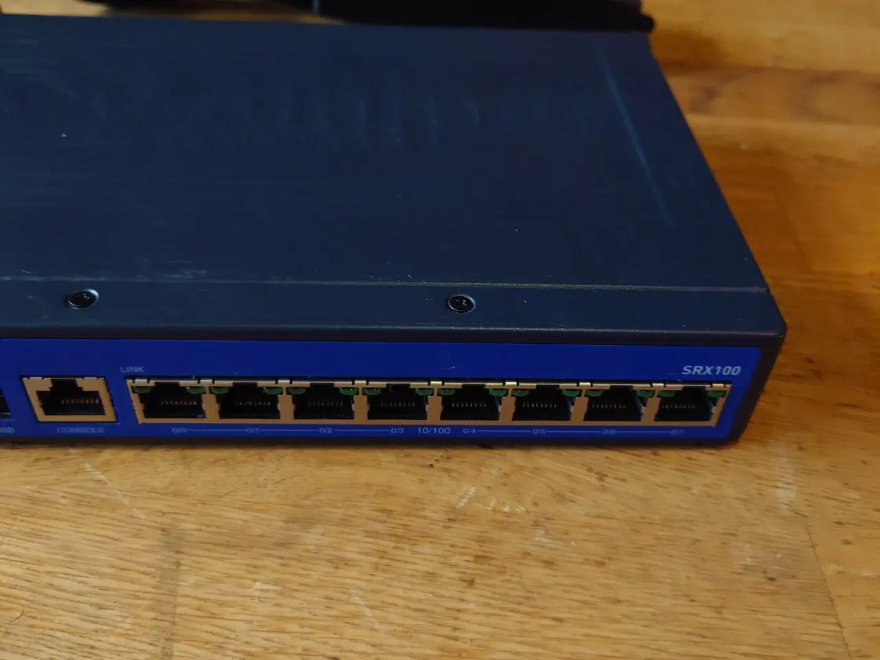 Billede 3 - Juniper SRX100 - 8 Port Services Gateway Firewall