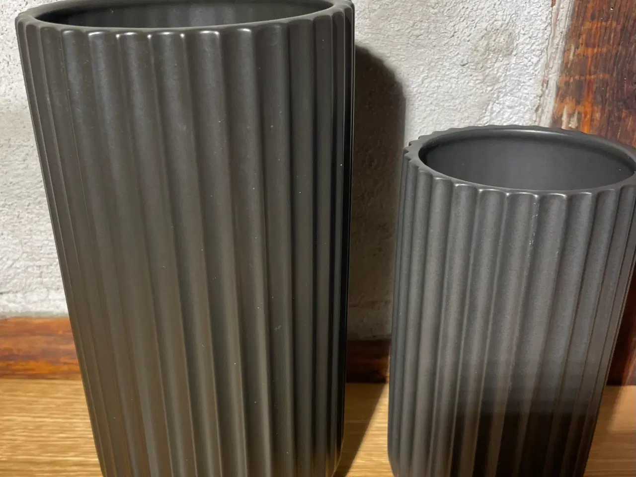 Billede 3 - Lyngby vaser sort 2stk.