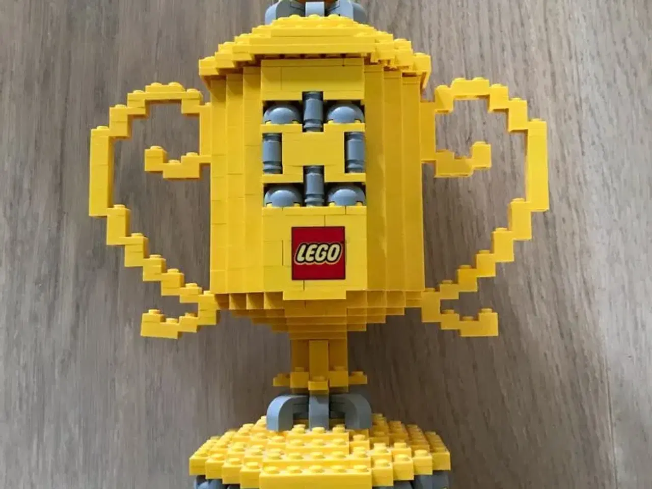 Billede 2 - LEGO pokal