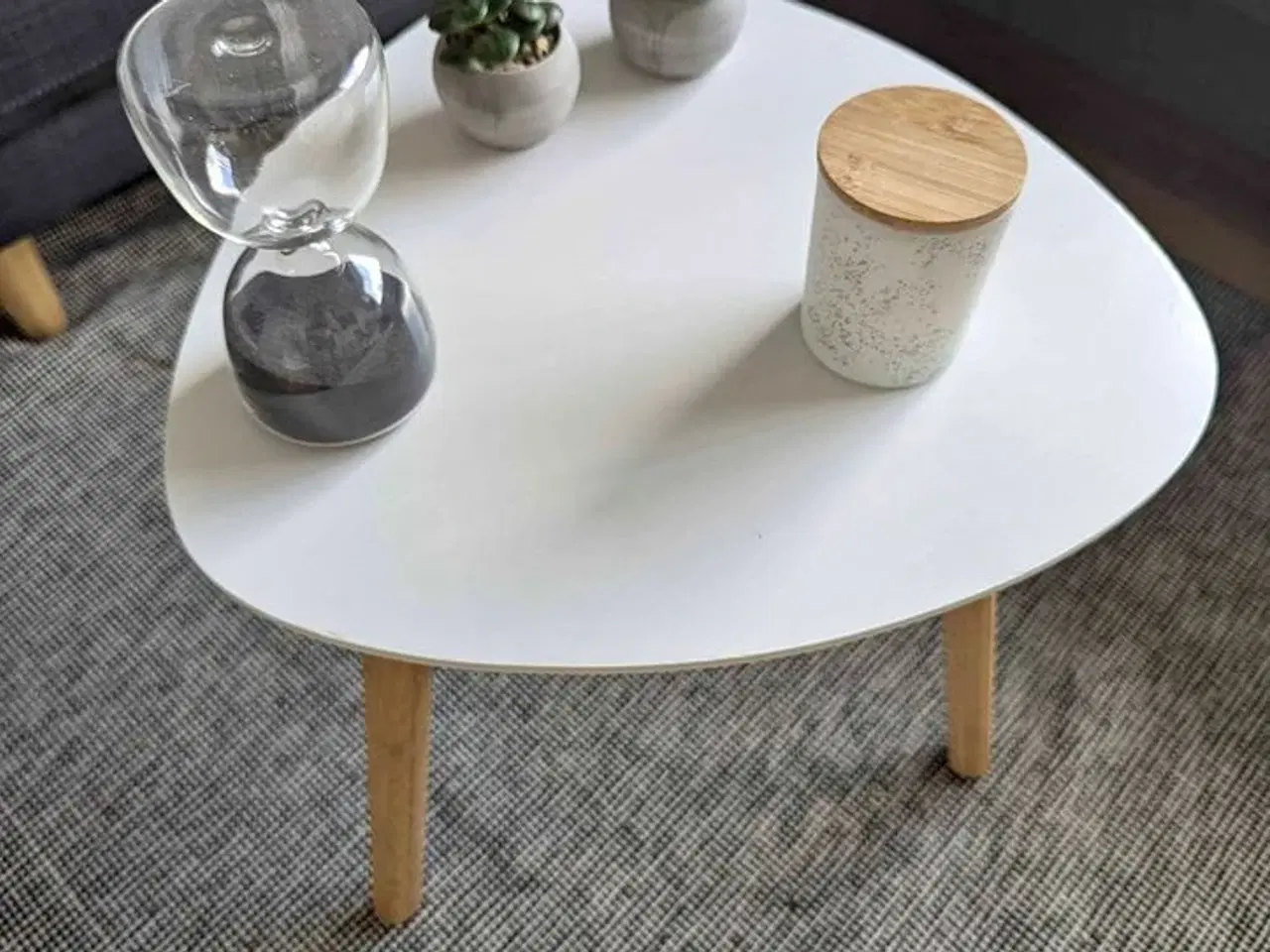Billede 2 - White living room table 