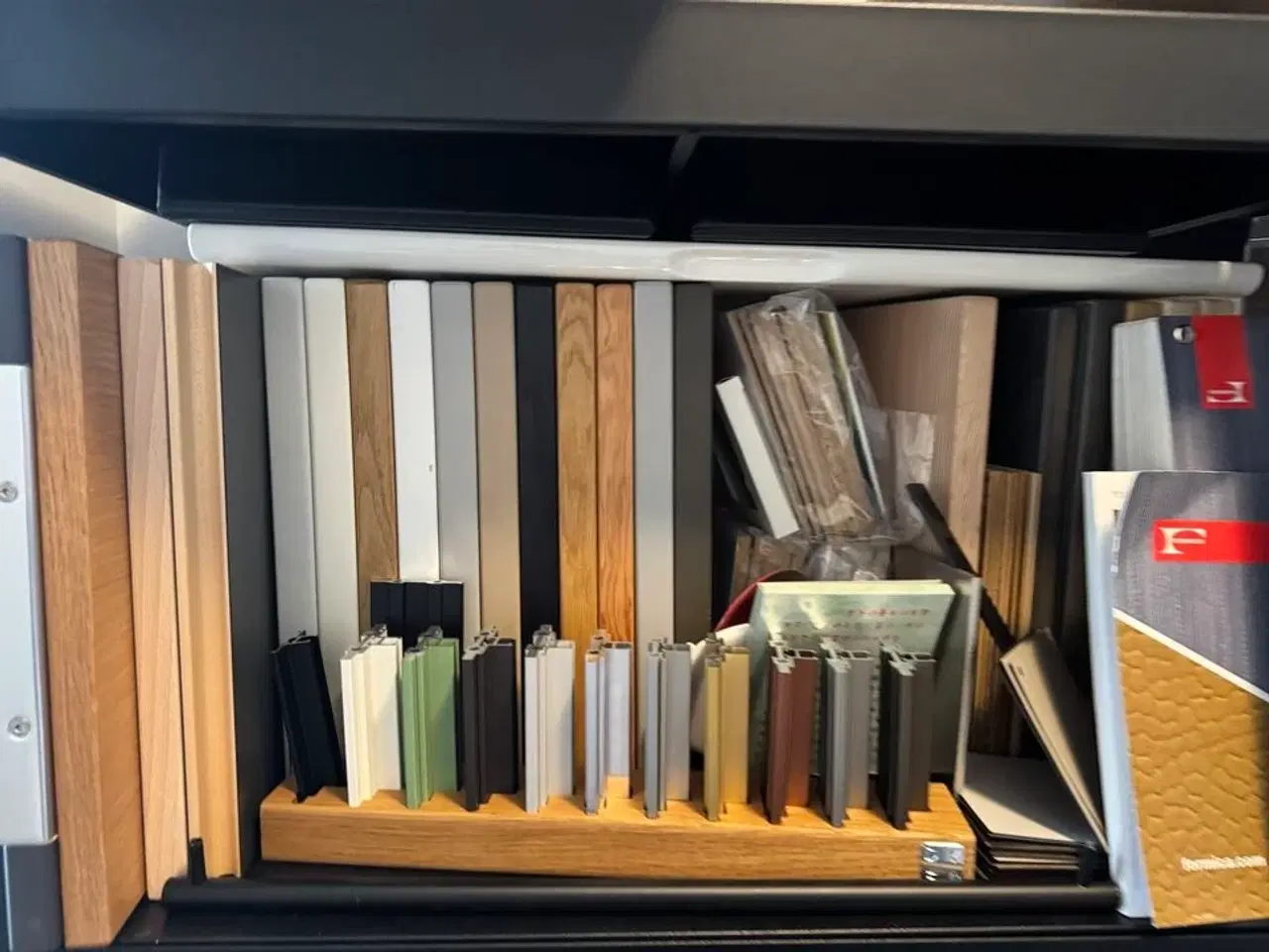 Billede 14 - 4 stk. Stålreoler med indhold