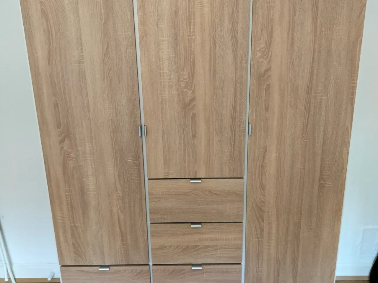 Billede 1 - Stort klædeskab