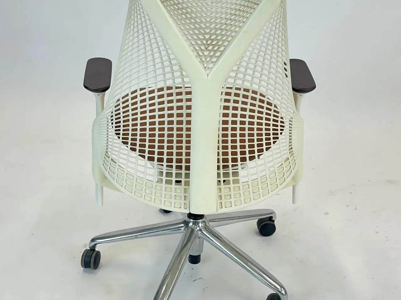 Billede 5 - Herman Miller Sayl Kontorstol (Brun)