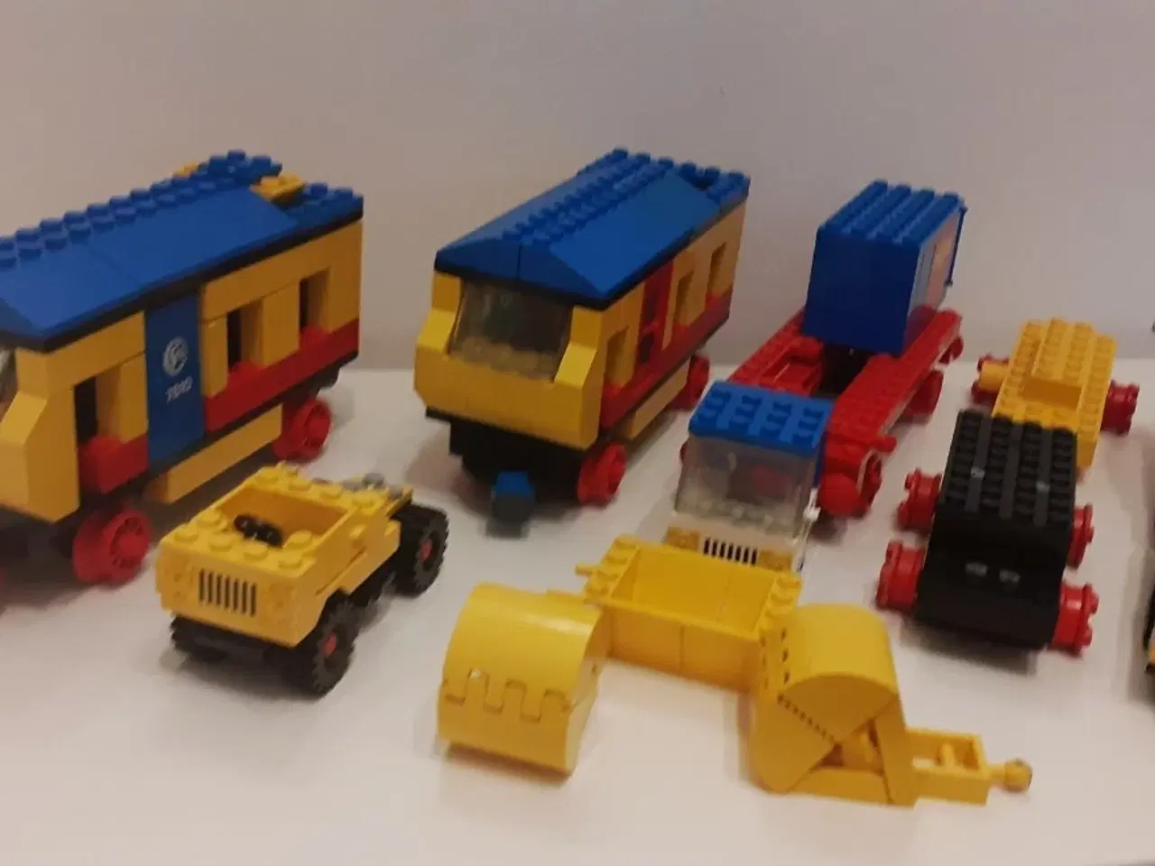 Billede 2 - LEGO tog, stor kranbil, motorenhed med hjul m.m.